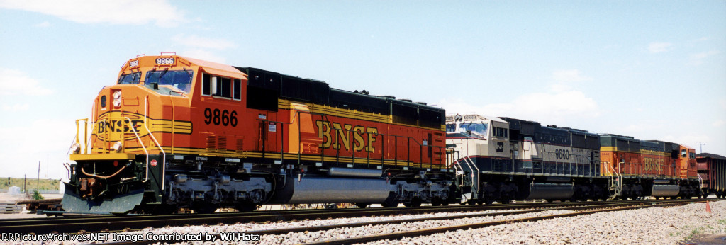 BNSF SD70MAC 9866